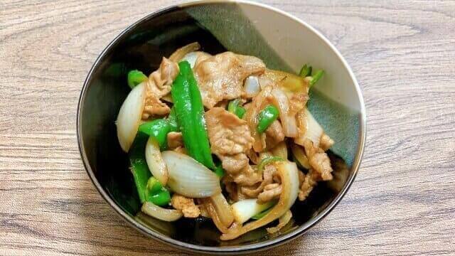 豚肉とピーマン、エリンギの黒酢炒め